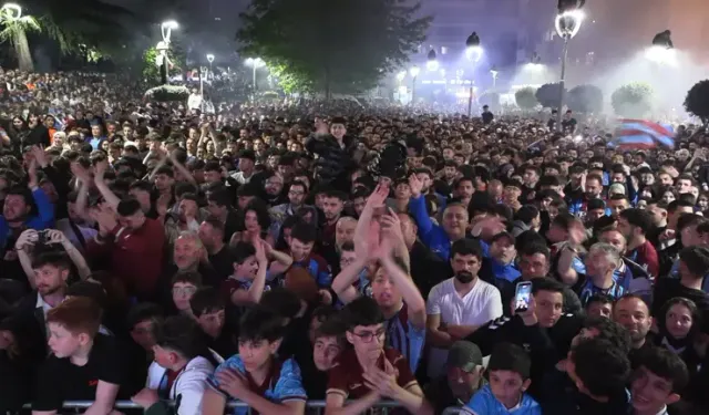 Trabzon’da Taraftarlar Şampiyonluğu Kutladı