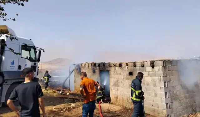 Anız yangını: Yerleşim yerine de sıçradı