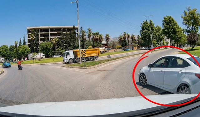 Kahramanmaraş’ta döner kavşak ihlali kazaya davetiye çıkarttı
