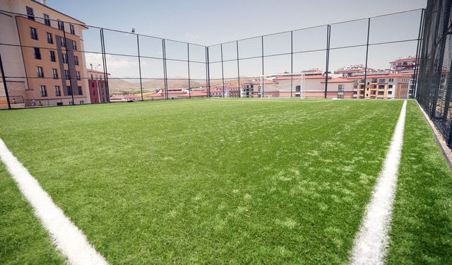 Kahramanmaraş'ta 3 yeni halı saha hizmete açıldı