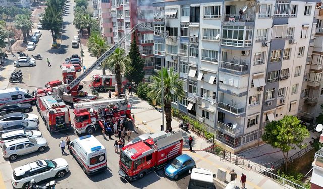 İzmir'de 7 katlı binada korkutan yangın; 6 kişi dumandan etkilendi