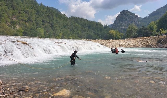 Antalya'da Serinlemek İçin Suya Girdi Bir Daha Kendisinden Haber Alınamadı