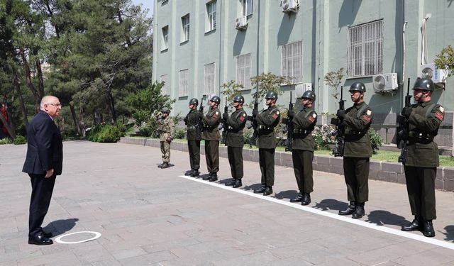 Bakan Güler, Kahramanmaraş'ta birlikleri denetledi