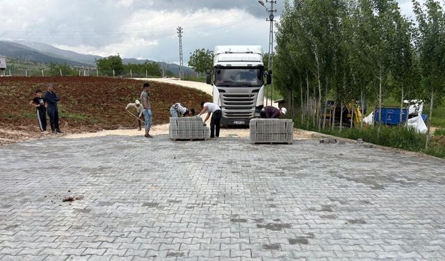 Çağlayancerit Akdere Mahallesi'nde kilit parke çalışması tamamlandı