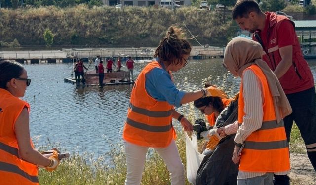 Ceyhan Nehri temizlendi: KSÜ öğrencileri doğaya sahip çıktı