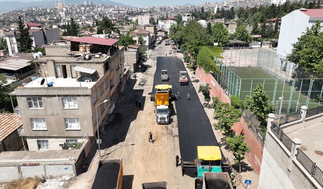 Dulkadiroğlu Gazneliler Caddesi’nde Sıcak Asfalt Çalışması Başladı