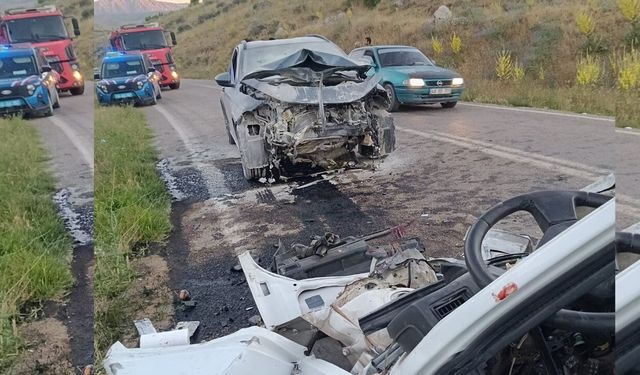 Onikişubat’ta trafik kazası: 2’si ağır, yaralılar araçta sıkıştı!