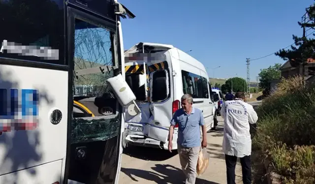 İşçi servis midibüsü, minibüse çarptı: 1'i ağır 17 yaralı