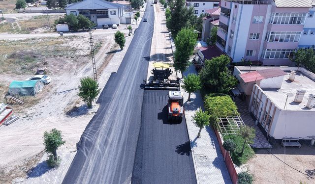 Kahramanmaraş Elbistan’da Tepebaşı Caddesi Asfaltla Yenileniyor