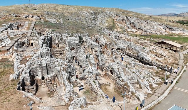 Kahramanmaraşlı öğretmenler Adıyaman’da kültür yolculuğuna çıktı