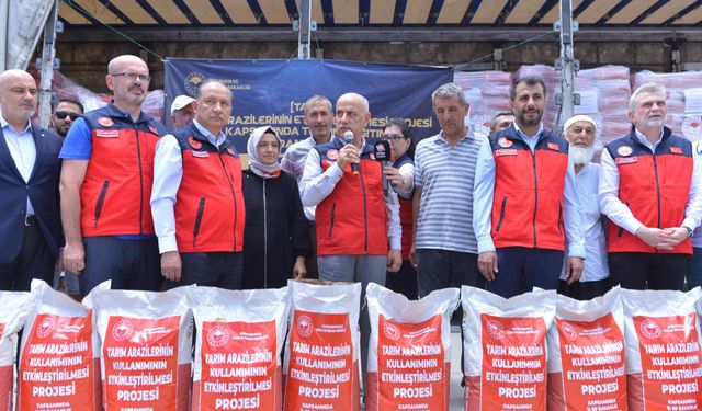 Kahramanmaraş’ta 120 çiftçiye %50 hibeli soya tohumu dağıtıldı