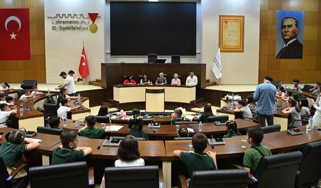 Kahramanmaraş'ta Çocuklar Belediyeyi Gezdi, Taleplerini Başkan Görgel’e İletti