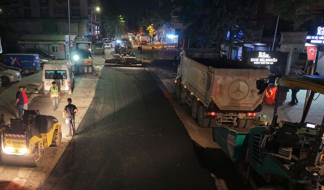 Kahramanmaraş’ta Gece Asfalt Mesaisi: Caddeler Baştan Sona Yenileniyor