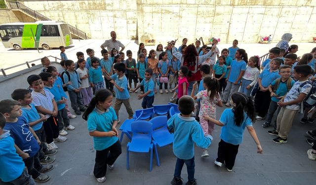 Kahramanmaraş’ta Gençlik Meclisi Çocukların Yüzünü Güldürdü