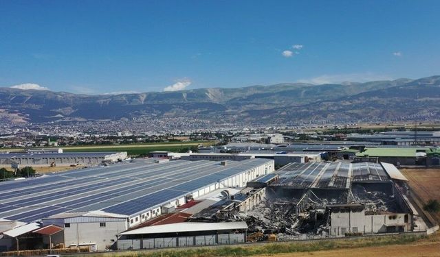 Kahramanmaraş'ta tekstil fabrikasındaki yangının hasarı gün ağarınca ortaya çıktı