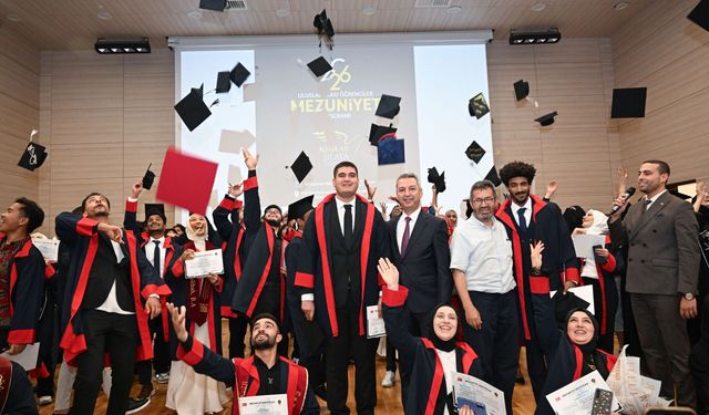 KSÜ’de Uluslararası Mezuniyet Coşkusu: 30’dan Fazla Ülkeden Öğrenci Kep Attı