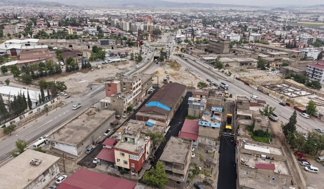 Menderes Mahallesi'nde sıcak asfalt çalışması başladı