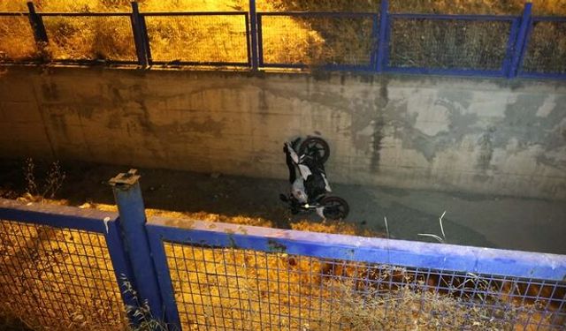 Motosikletle Dereye Uçan Kadın Öldü
