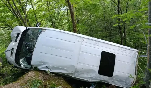 Ordu’da minibüs şarampole yuvarlandı: 11 yaralı