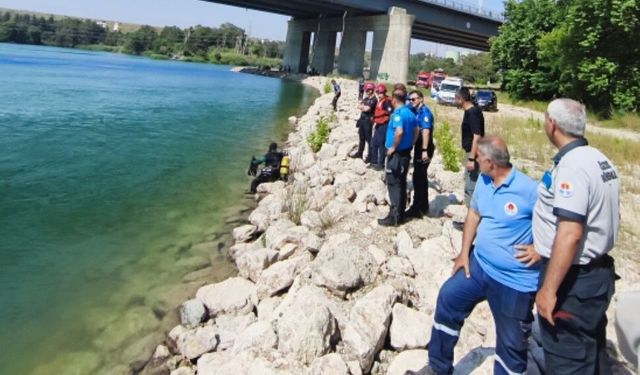 Serinlemek için girdiği Seyhan Nehri’nde can verdi