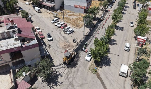 Sürmeli Bey Caddesi’nde asfalt çalışmaları hız kesmiyor