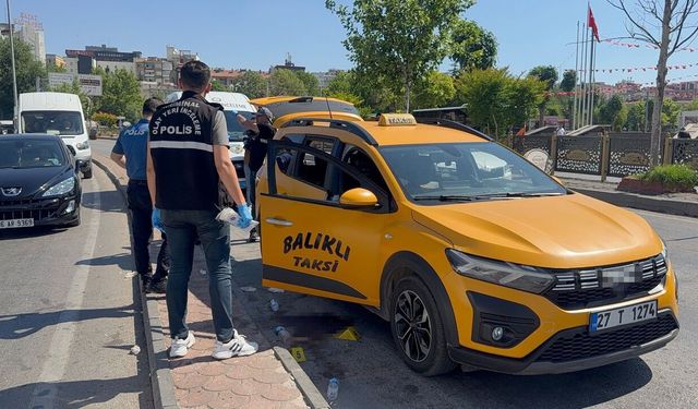 Taksi durağında kanlı hesaplaşma! Yolcu kavgası 6 kişiyi hastanelik etti