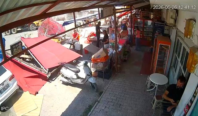 Tente altında kalan vatandaş çevredekilerin yardımıyla kurtarıldı