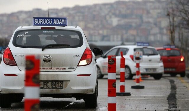 Güneşe çıkamayan sürücü adayına özel çözüm: Direksiyon sınavı akşam yapılacak
