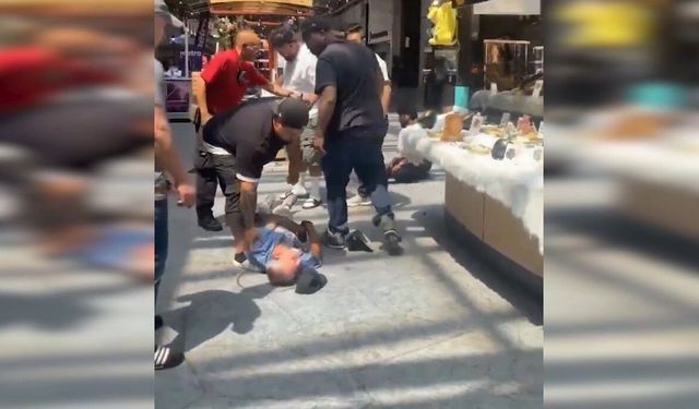 Alışveriş merkezinde İslamofobik saldırı: 1 yaralı