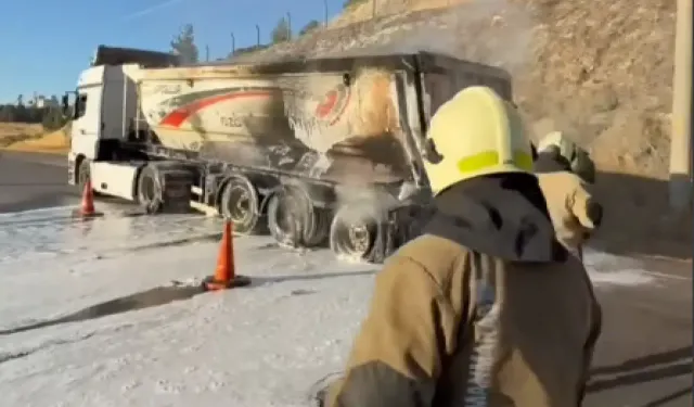 Kahramanmaraş'ta seyir halindeki kamyonda korkutan yangın