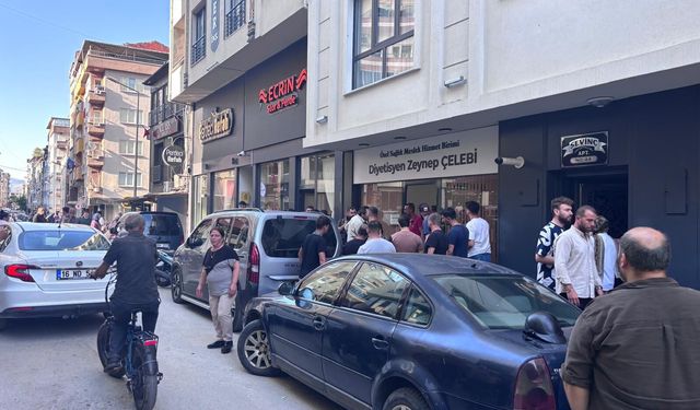 Husumetlisi tarafından sokak ortasında bacağından vuruldu
