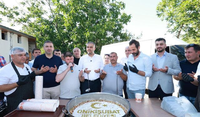 Başkan Toptaş Dönüklü’de aşure sofrasında buluştu