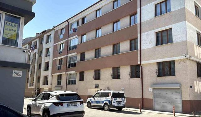 Bir yıl önce eşini kaybeden adam evinde ölü bulundu