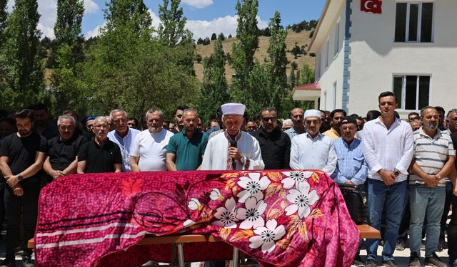 Bolu'daki kazada hayatını kaybeden Beyazıt Sürmeli Kahramanmaraş'ta toprağa verildi