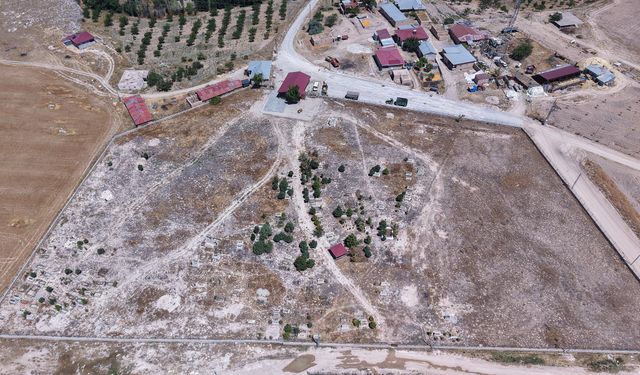 Büyükşehir, Elbistan İncecik Mahallesi'nde Mezarlık Yolunu Yeniliyor