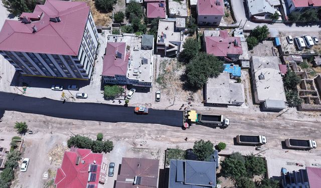 Elbistan Darende Caddesi Sıcak Asfalt, Kaldırım ve Aydınlatmayla Yenileniyor