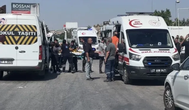 Fabrika İşçilerini Taşıyan Servis Kaza Yaptı: 11 Yaralı