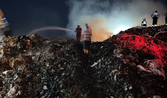 Gaziantep’te kağıt fabrikasında korkutan yangın! Kontrol altına alındı