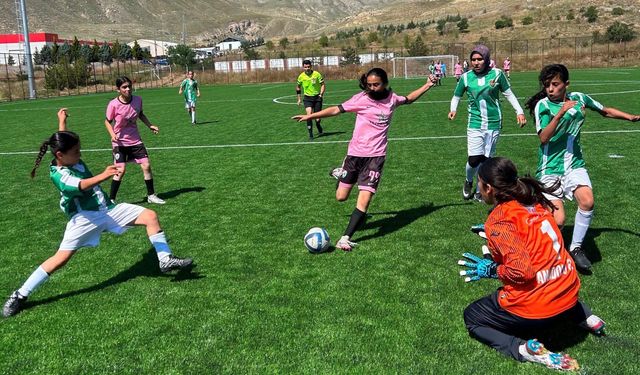 Kahramanmaraşlı kızlar Türkiye Finalleri biletini kaptı