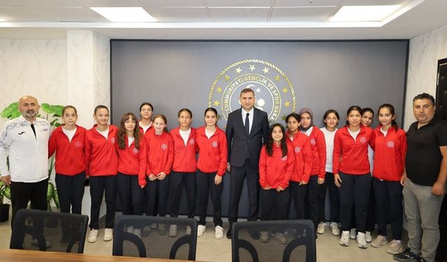 Kahramanmaraş'ın gururu kız futbol takımı Türkiye finallerine gidiyor