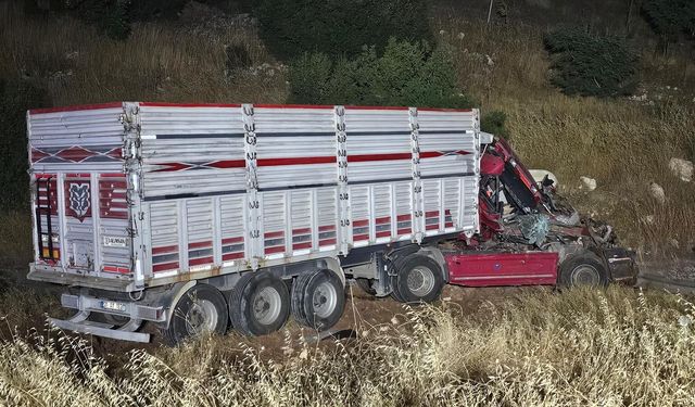 Kahramanmaraş'ta Arkadan Çarpan Tır Şarampole Uçtu! 1 Yaralı