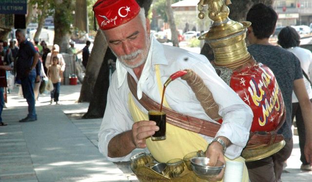 Kahramanmaraş'ta kavurucu sıcaklarda mayam şerbetine büyük talep