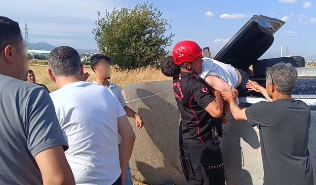 Kahramanmaraş'taki trafik kazasında araçta sıkışan 2 kişi kurtarıldı