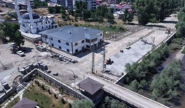 Elbistan Karahasanuşağı’nda parke çalışması!