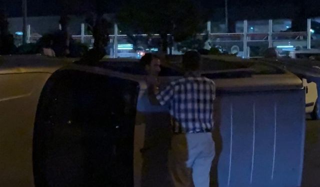 Kaza sonrası yan yatan aracıyla gitmek istedi, ekiplere zor anlar yaşattı