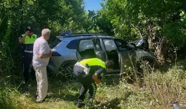 Lastiği Patlayan Cip Şarampole Uçtu! 3 Kişi Yaralandı