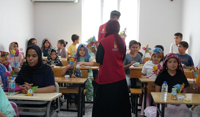 Onikişubat Belediyesi Çocukları Unutmadı! Camilerde Hediyeler Dağıtıldı