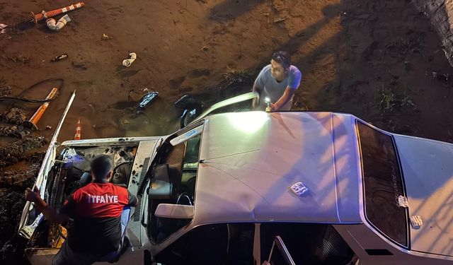 Osmaniye'de feci kaza: Otomobil köprüden kanala uçtu, 4 kişi yaralandı