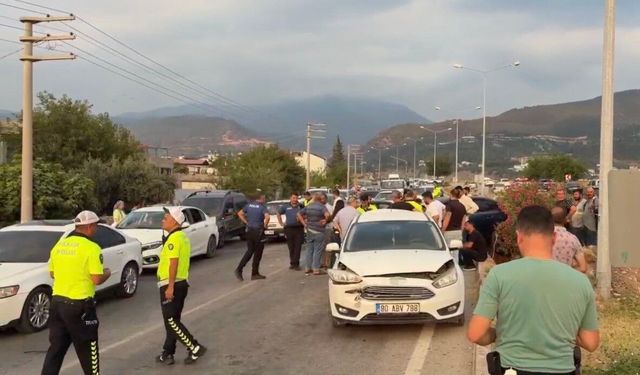 Osmaniye’de zincirleme kaza: 4 araç birbirine girdi