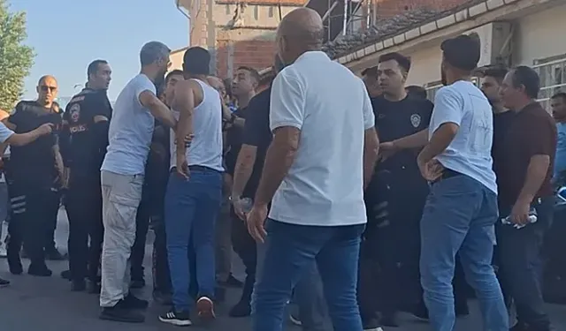 Park Yeri Kavgası Kanlı Bitti! 3 Kişi Bıçaklandı